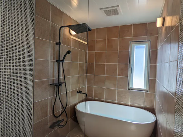 Shower living suiteのバスルーム
