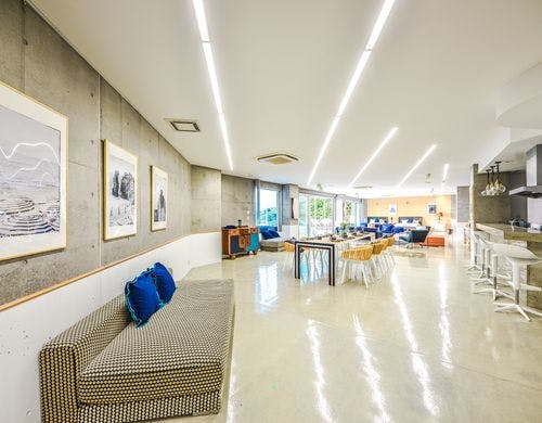 Pool and Cave suiteの入り口からの全景