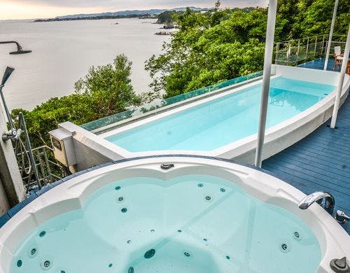 プライベートプールとジャグジー