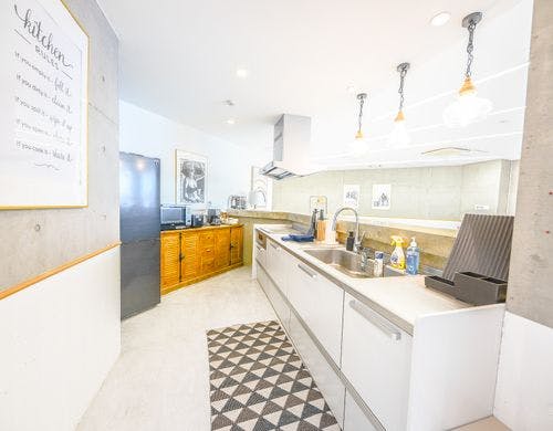 Pool and Caveのキッチン内部