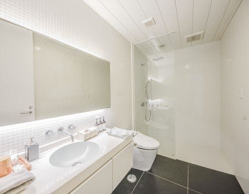 Pool and caveのシャワールーム