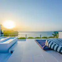 RooftopLounge的黃昏景色即將展開