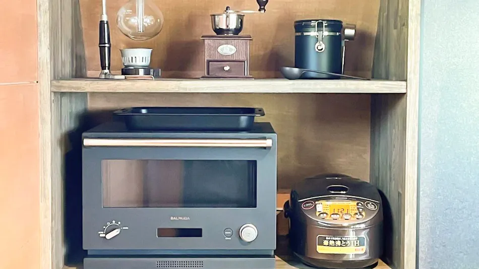 Triangular Roof Villa Yoshino