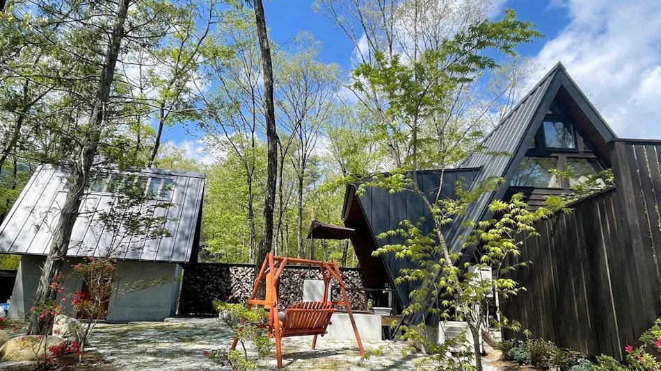 Triangular Roof Villa Yoshino