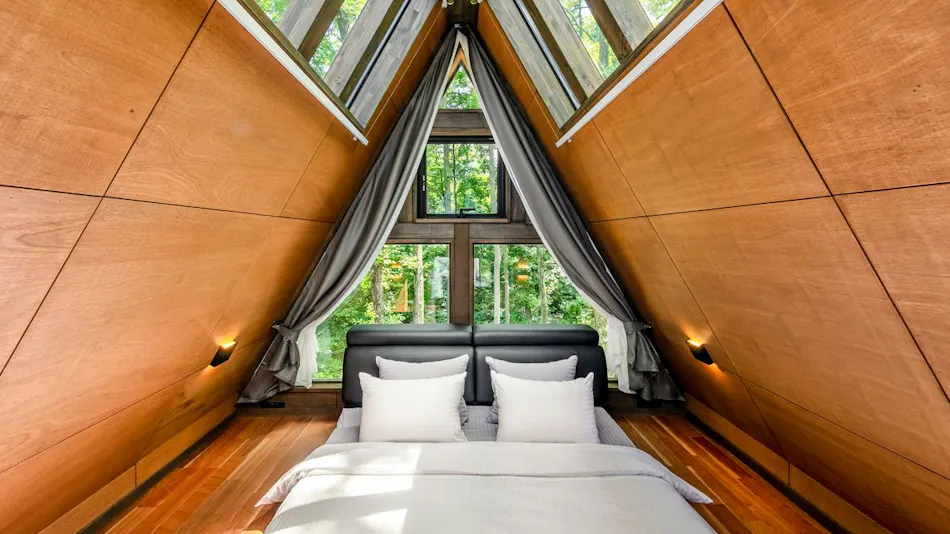 Triangular Roof Villa Yoshino