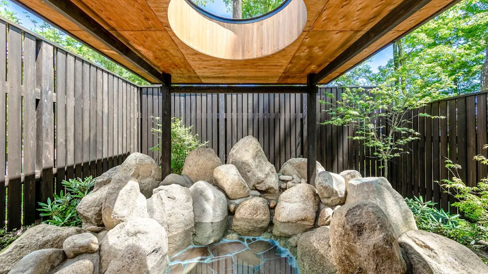 Triangular Roof Villa Yoshino