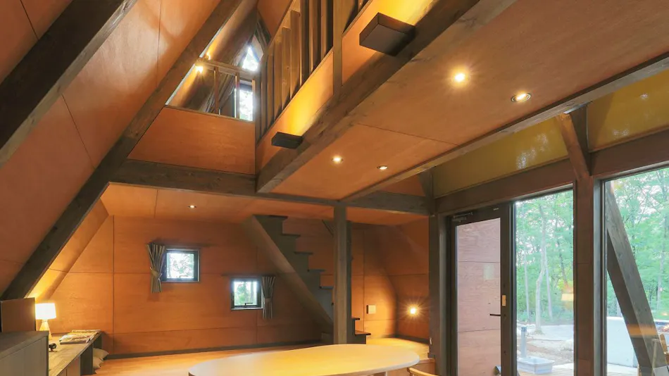 Triangular Roof Villa Yoshino