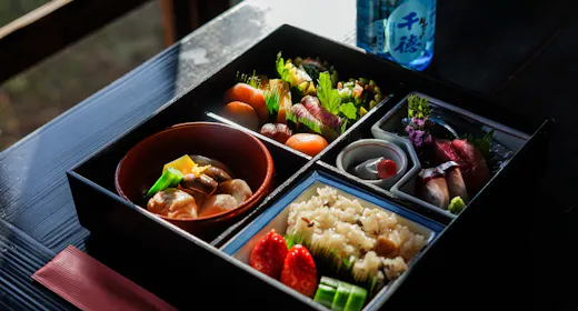 【北郷温泉入浴券付き】夕朝食付き(松花堂御膳)