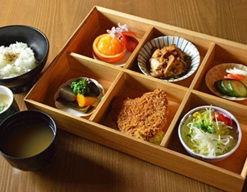 元気豚生姜焼きとアジフライ御膳