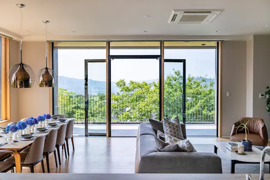 ダイニング (夏)