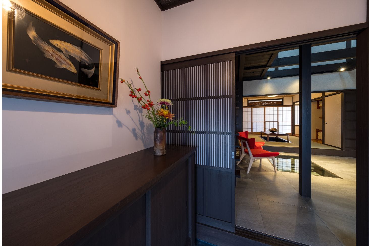 พื้นที่พักผ่อนพร้อมโซฟาที่นั่งสบาย