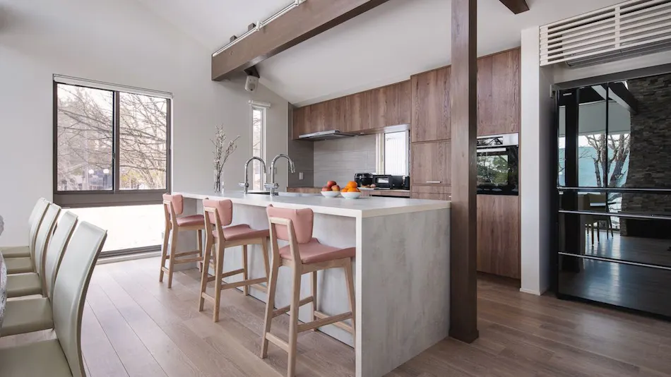 SILVER MAPLE CHALET