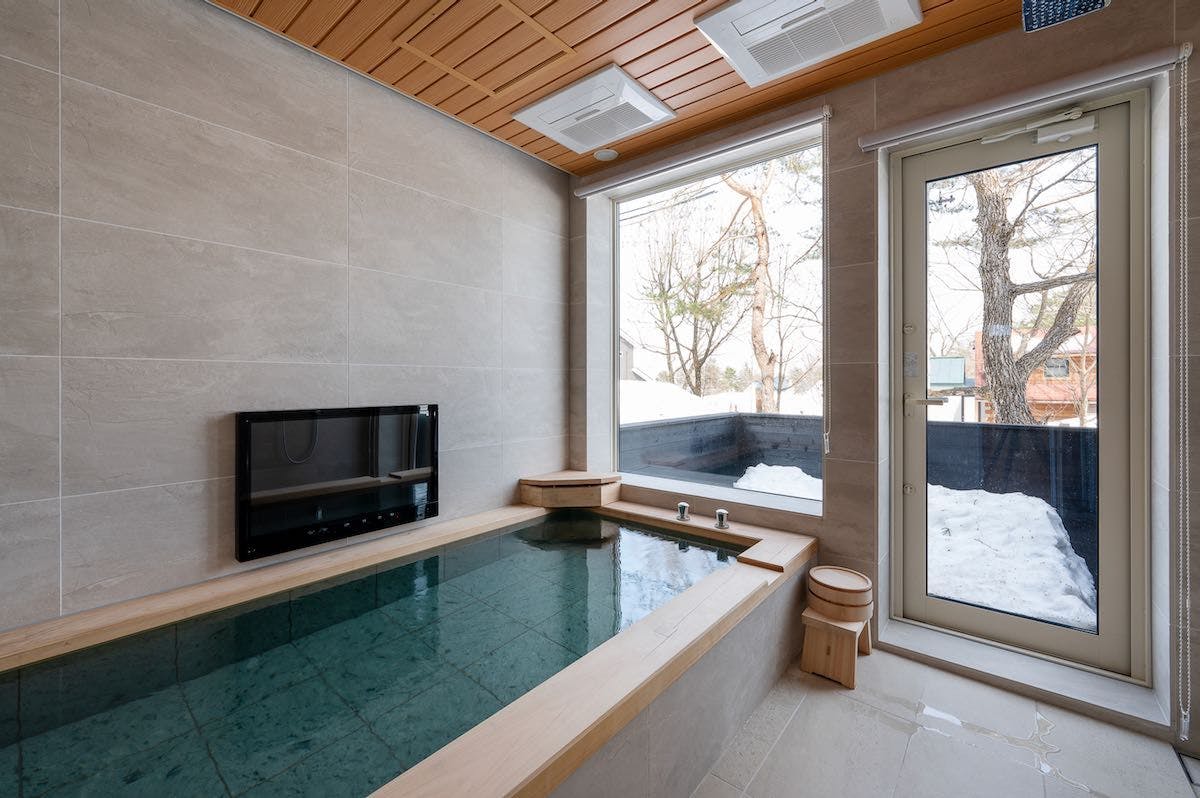 SILVER MAPLE CHALET