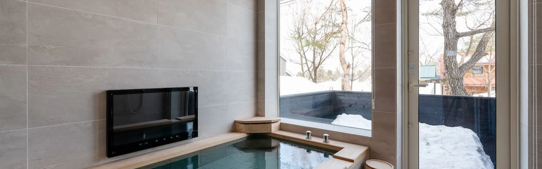 SILVER MAPLE CHALET
