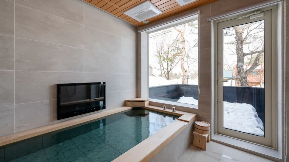 SILVER MAPLE CHALET