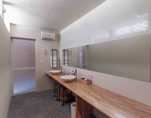 明るいパウダールーム