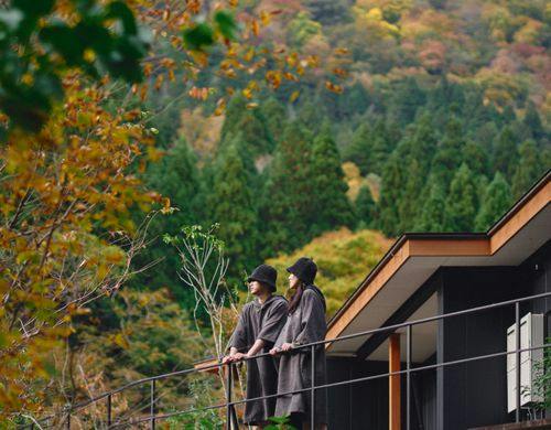 木々と川のせせらぎに包まれる時間