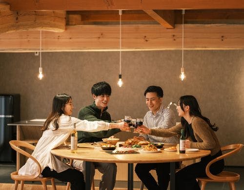 夜は大切な人と美味しい料理を