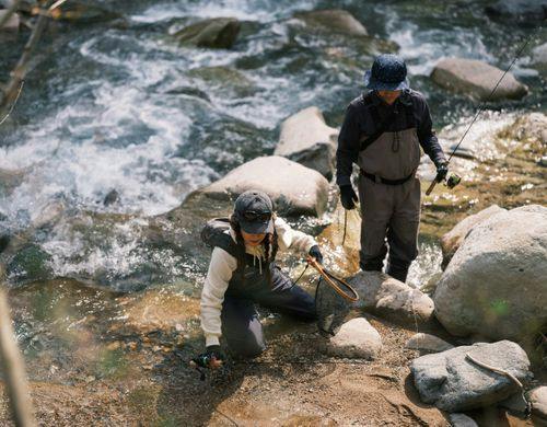ヴィラの目の前で、本格的な渓流釣り