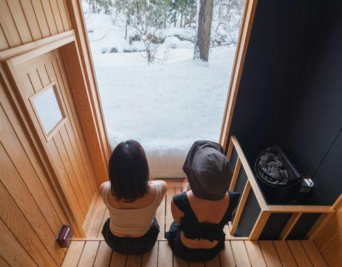雪景色を臨む サウナでの温かなひととき