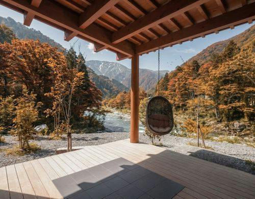 紅葉と渓谷美を独り占めする特等席