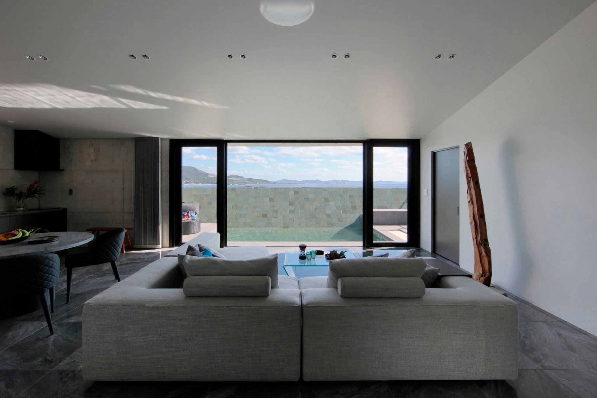 VILLA WHITE
