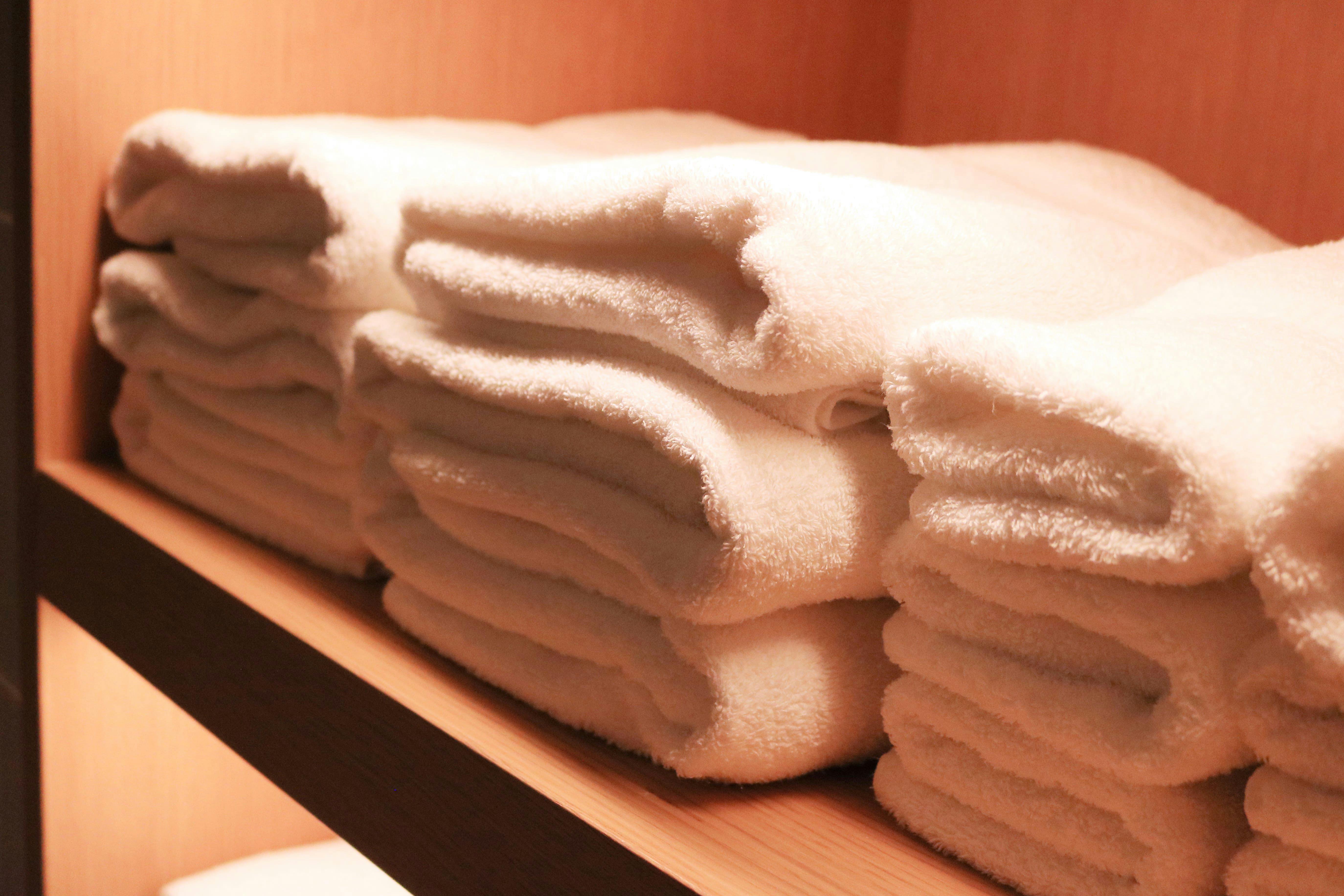 มีผ้าเช็ดหน้าและผ้าเช็ดตัวตามจำนวนคน