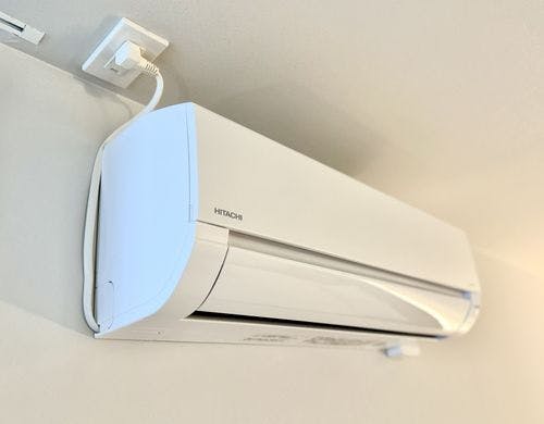 エアコンは各階２台ずつ、計4台あります。