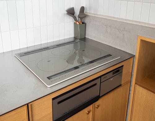 キッチンはIHコンロを使用しております。