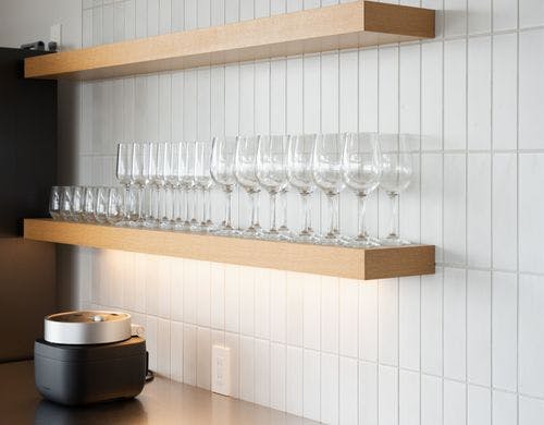 グラスは割れないタイプのものを使用