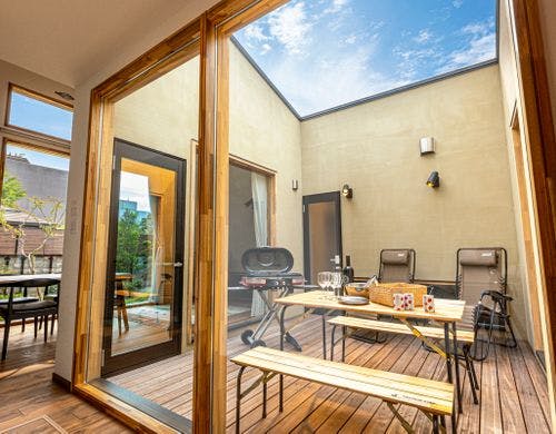 スイート　寝室　夜