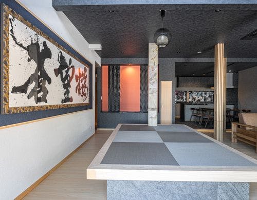 蒼望楼の大きな習字が迫力あります