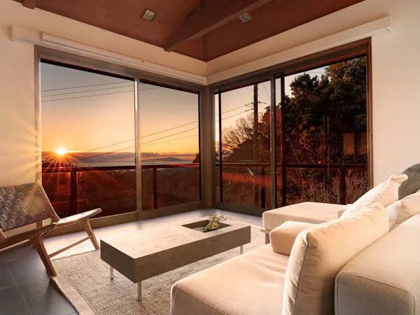 【土曜祝】【素泊まり】伊豆の海と緑に囲まれた露天風呂とサウナ付きデザイナーズヴィラ