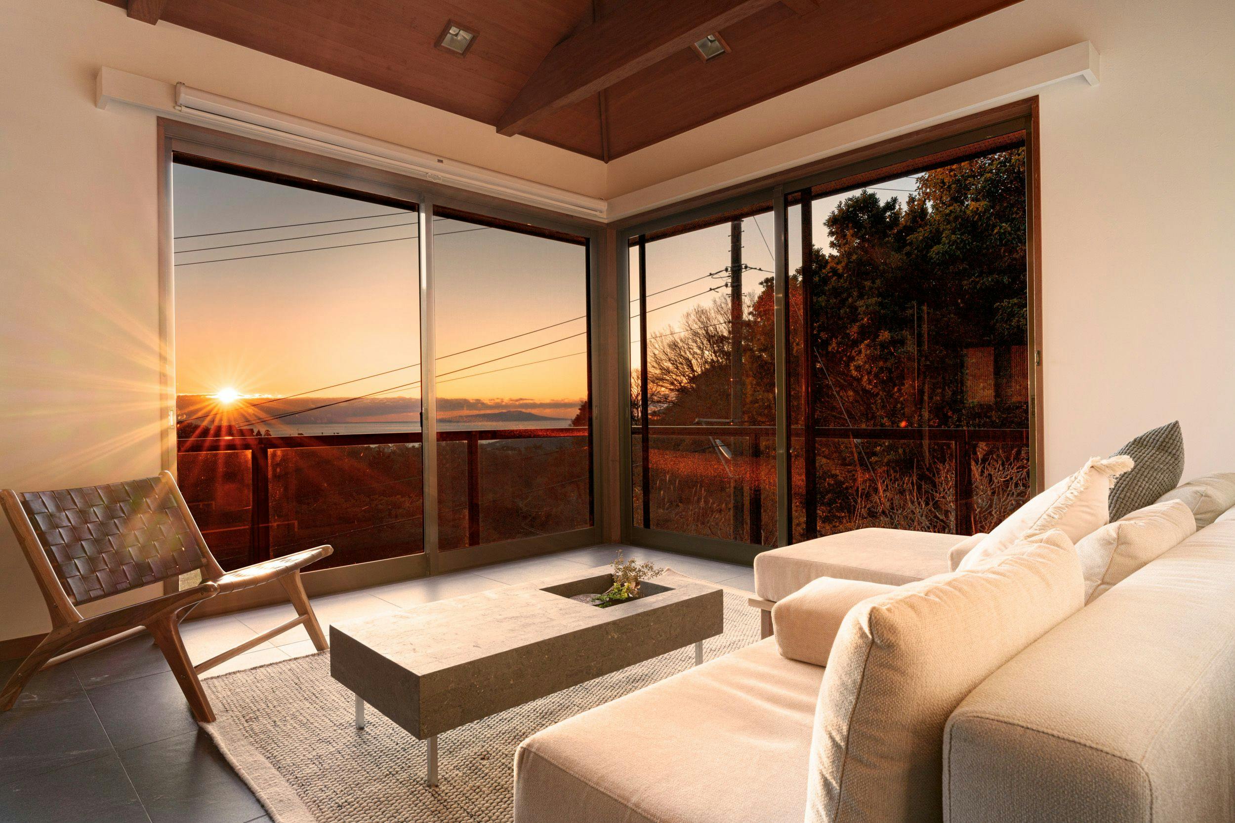 ・【リビング】夕焼けを見ながら寛ぐひと時