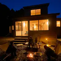 ประสบการณ์ก่อกองไฟในสวนหลังบ้านริมแม่น้ำ