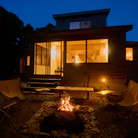 วิวหลุมไฟและห้องนั่งเล่นจากแม่น้ำ