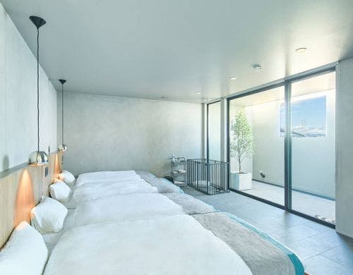 【villa1】寝室：シングルベッド4台