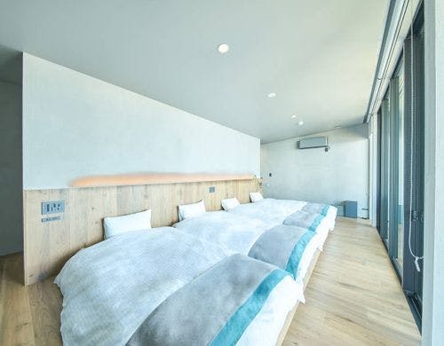 【villa2】寝室：シングルベッド4台