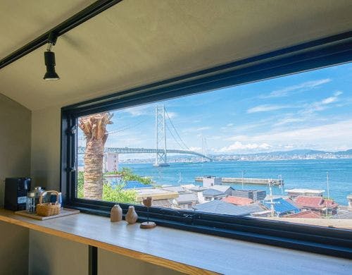 明石海峡大橋と淡路島の海を一望できます