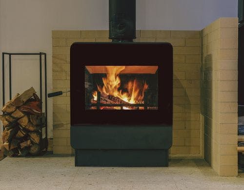 冬季は薪ストーブをご用意いたします