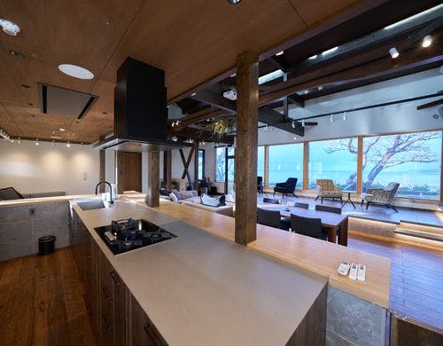 窓からの景色もお楽しみくださいませ