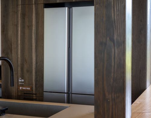 冷蔵庫は各寝室にもございます