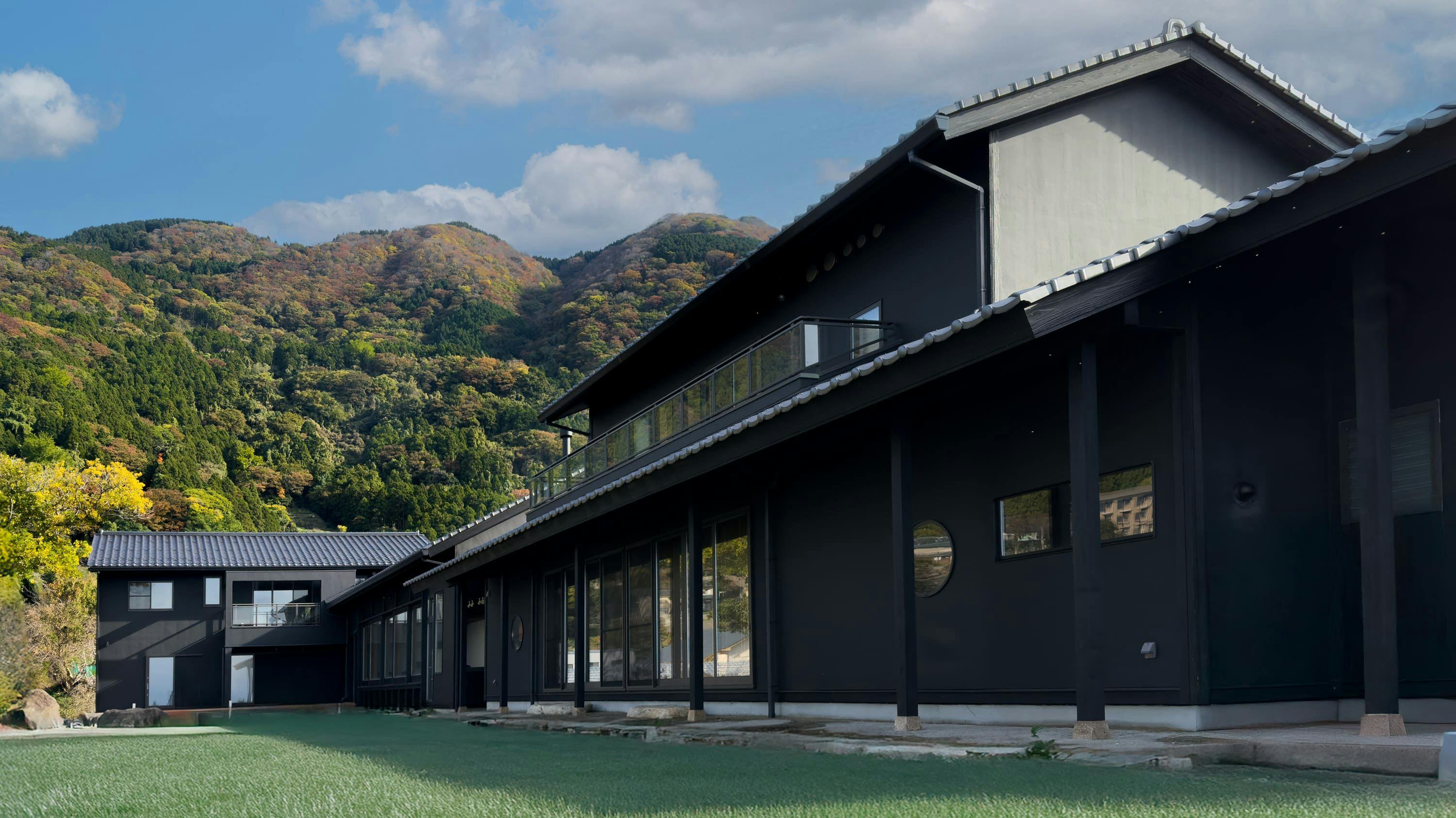 海だけではなく山々に囲まれた立地