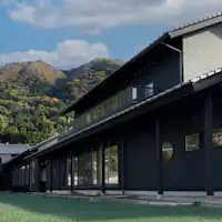 海だけではなく山々に囲まれた立地