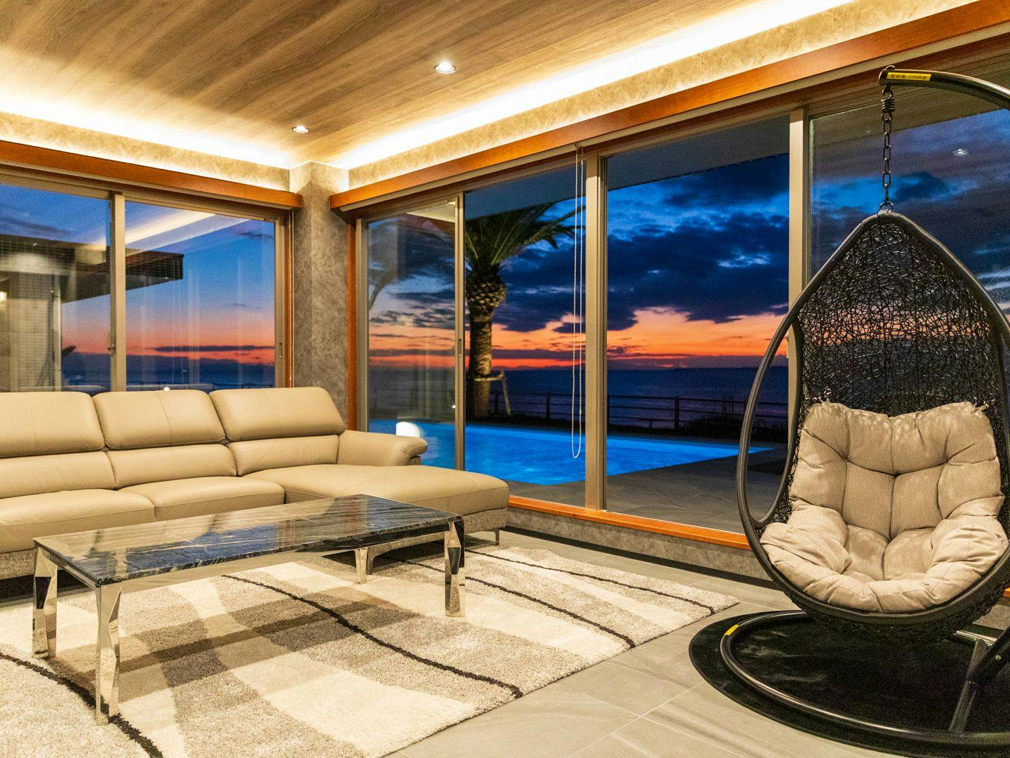 お部屋のどこにいても海を眺められます。