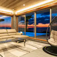 お部屋のどこにいても海を眺められます。