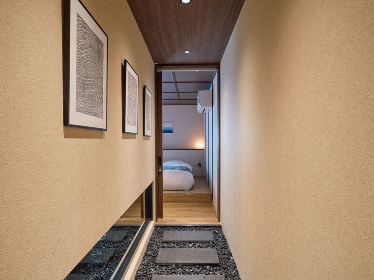 バスルームと寝室①を繋ぐ廊下