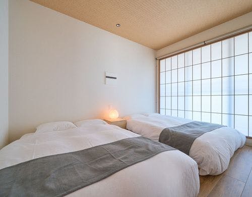 ダブルベッド2台ある寝室最大4名宿泊可能