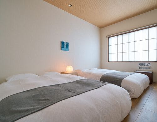 寝室②ダブルルーム2台×4名で利用可能