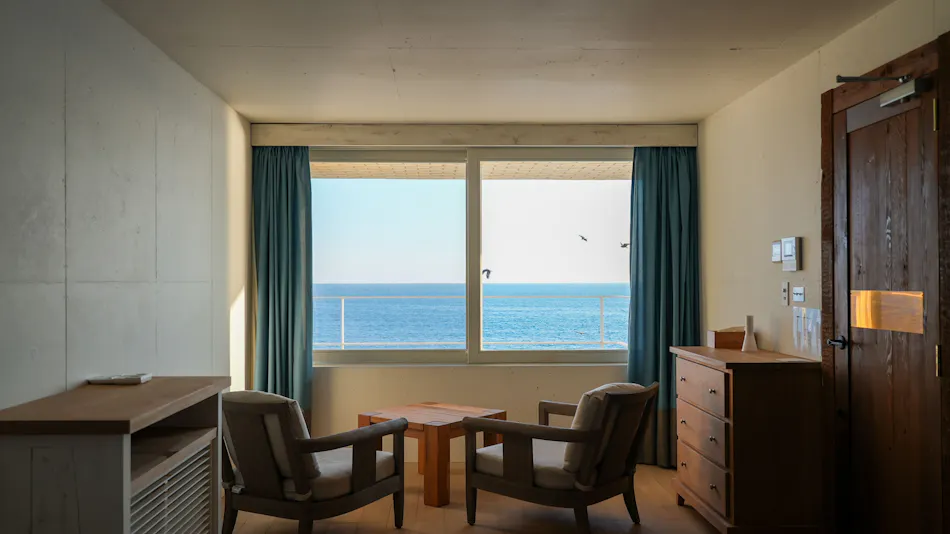 SEA WINDOW